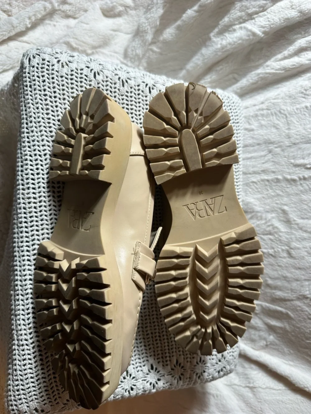 Zara women’s size 7.5 Cream Leather Bit Loafers - Picture 5 of 9